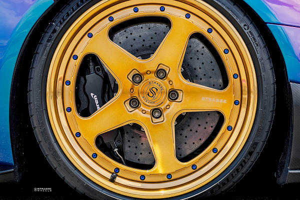 Фото дисков Strasse Wheels SV5 Deep Concave Duoblock Глянцевая бронза на McLaren 650S