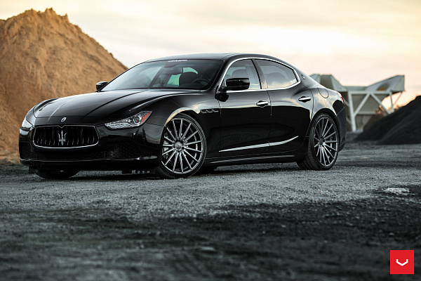 Фото дисков Vossen VFS-2 Глянцевый графит на Maserati Ghibli