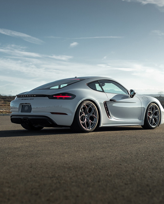 Фото дисков P111SC Сатиновый тонированный лак на Porsche Cayman II
