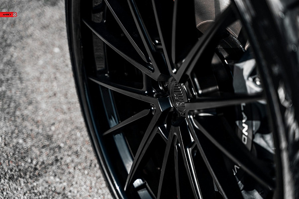 Фото дисков Anrky AN39 Черный глянец на Range Rover IV