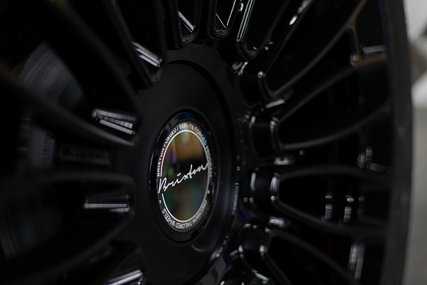 Фото дисков Brixton Forged LX01 Черный глянец на Cadillac Escalade V