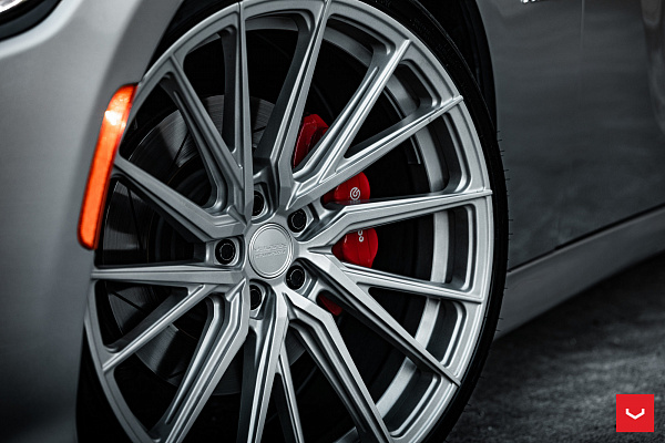 Фото дисков Vossen HF-4T Серебро на Dodge Charger VII