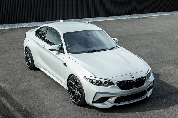 Фото дисков Bola FLY Глянцевый графит на BMW 2/M2 (F22/F87)