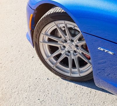 Фото дисков Strasse Wheels SV12 Deep Concave Duoblock на Dodge Viper