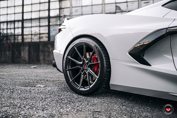 Фото дисков Vossen EVO-2 Глянцевый темный лак на Chevrolet Corvette C8