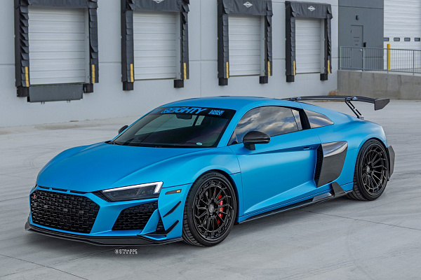 Фото дисков Strasse Wheels SV15FF Deep Concave FS Черный глянец на Audi R8 (4S)