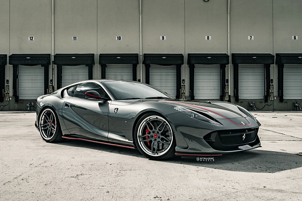 Фото дисков Strasse Wheels SV4 Deep Concave FS Сатиновый графит на Ferrari 812