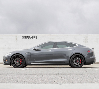 Фото дисков Strasse Wheels R10 Deep Concave на Tesla Model S