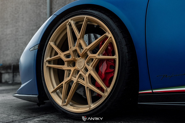 Фото дисков Anrky S1-X2 Сатиновое золото на Lamborghini Huracan