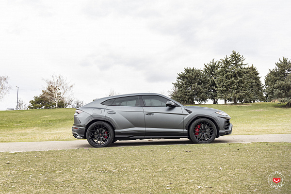 Фото дисков Vossen S17-01 Черный сатин на Lamborghini Urus