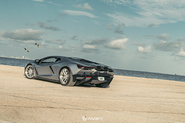 Фото дисков Anrky XR-301 Глянцевый лак на Lamborghini Revuelto