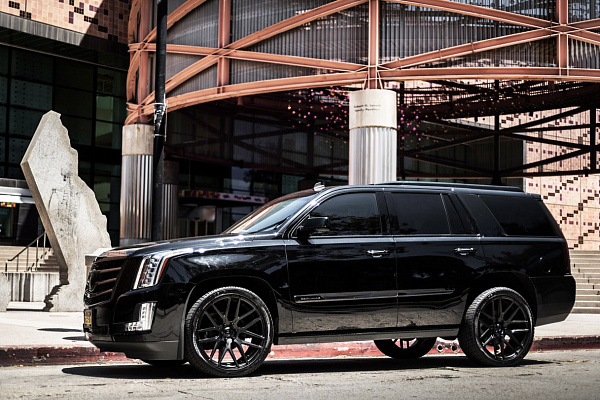 Фото дисков Savini SV63 Черный сатин на Cadillac Escalade IV