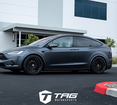 Фото дисков HRE S209H на Tesla Model X