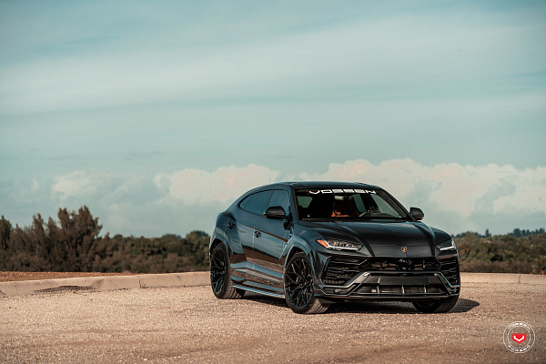 Фото дисков Vossen S17-01 Черный глянец на Lamborghini Urus