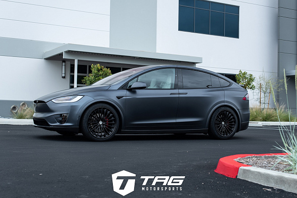 Фото дисков HRE S209H Черный сатин на Tesla Model X