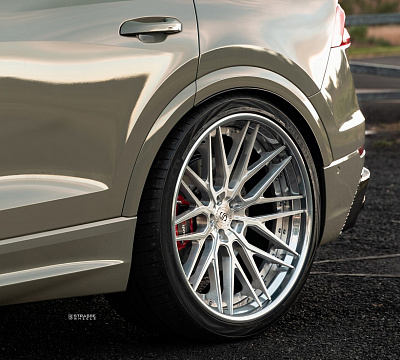Фото дисков Strasse Wheels SV10M Deep Concave FS на Audi Q8