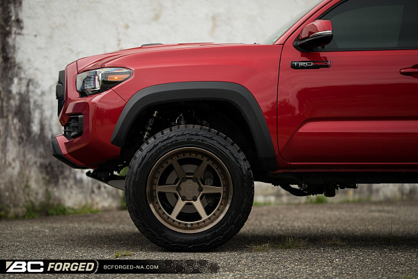 Фото дисков BC Forged LE61 // MLE61 Сатиновая бронза на Toyota Tacoma III