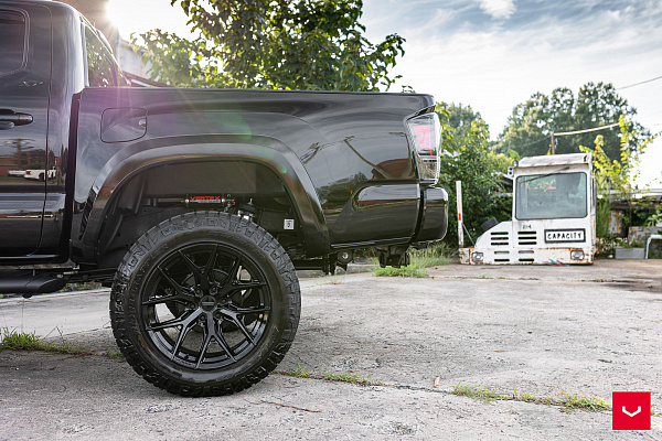 Фото дисков Vossen HF6-4 Черный глянец на Toyota Tacoma III