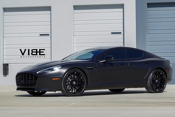 Фото дисков HRE P200 Черный глянец на Aston Martin Rapide 2