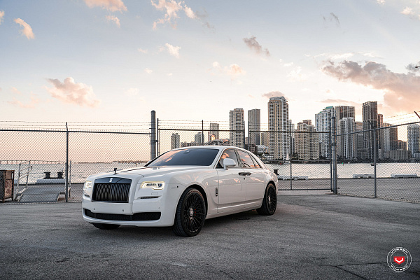 Фото дисков Vossen S17-15T Черный глянец на Rolls-Royce Ghost I