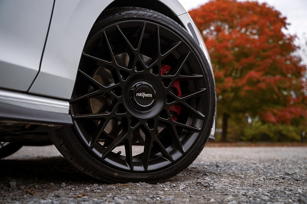 Фото дисков Rotiform BLQ Черный сатин на Volkswagen Golf VIII