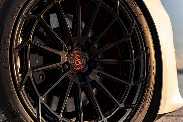Фото дисков Strasse Wheels SV15FF Deep Concave Duoblock Черный глянец на Tesla Model S