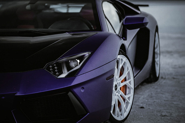 Фото дисков Brixton Forged PF10 Белый глянец на Lamborghini Aventador