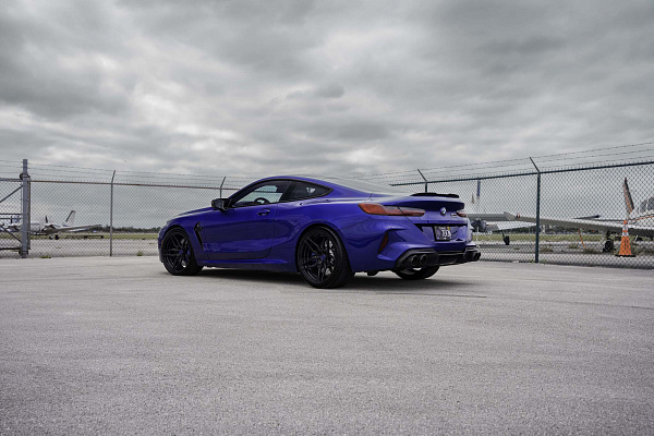 Фото дисков Strasse Wheels SV4 Deep Concave Duoblock Черный глянец на BMW 8/M8