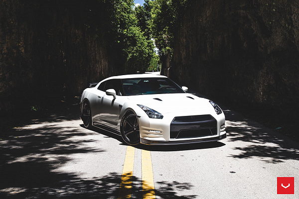Фото дисков Vossen VFS-5 Глянцевый графит на Nissan GT-R
