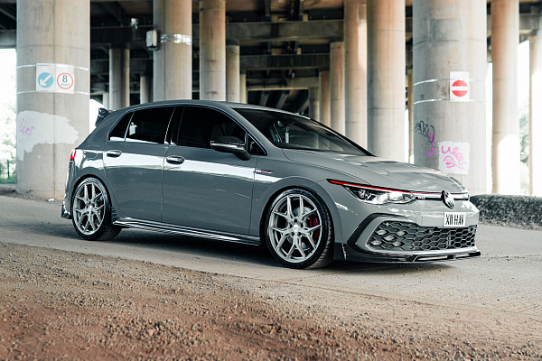 Фото дисков Vossen HF-5 Серебро на Volkswagen Golf VIII