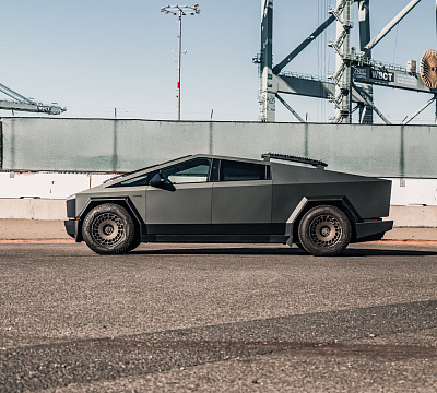 Фото дисков Brixton Forged TR09 AERO1 на Tesla Cybertruck