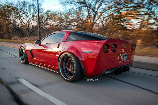 Фото дисков Strasse Wheels S5 Signature Черный глянец на Chevrolet Corvette C6