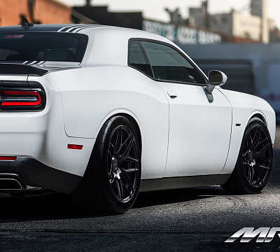Фото дисков MRR FS01 на Dodge Challenger III