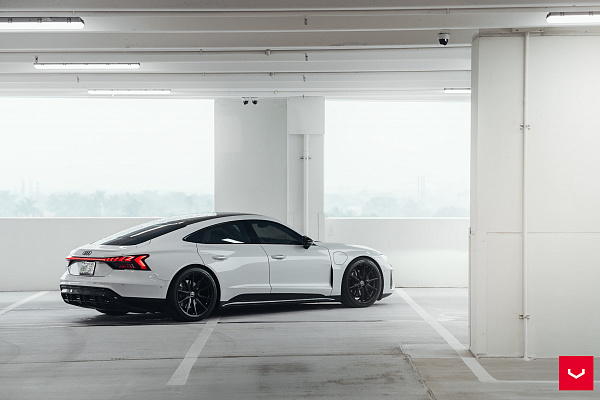 Фото дисков Vossen HF-3 Черный глянец на Audi E-tron GT