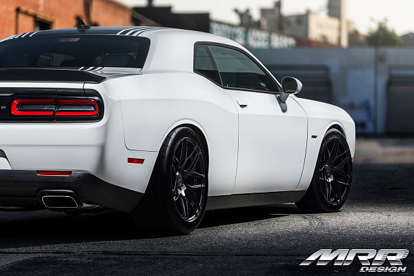 Фото дисков MRR FS01 Черный глянец на Dodge Challenger III