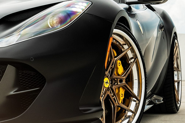 Фото дисков Anrky S3-X4 Глянцевое темное золото на Ferrari 812