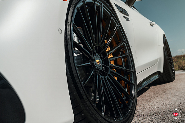 Фото дисков Vossen S17-04 Черный глянец на Mercedes-Benz SL (R232)