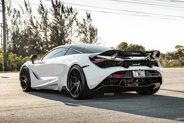 Фото дисков Strasse Wheels SM5R Deep Concave FS Другой цвет на McLaren 720S