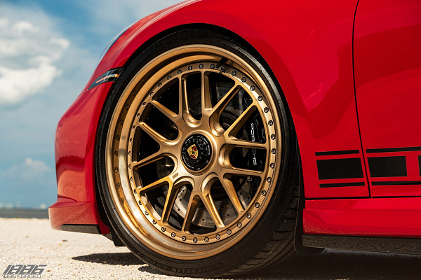 Фото дисков 1886 Wheels S007 Глянцевое золото на Porsche 911 VIII