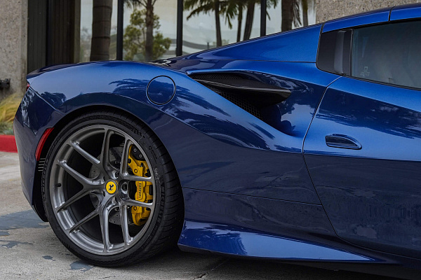 Фото дисков HRE R101 Lightweight Глянцевый темный лак на Ferrari F8