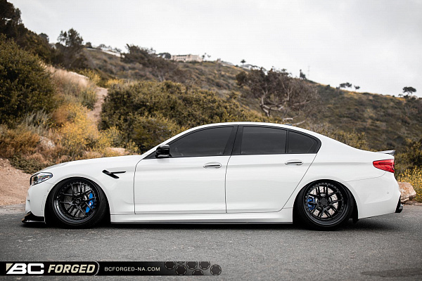 Фото дисков BC Forged LE52 // MLE52 Черный глянец на BMW 5/M5 (G30/F90)