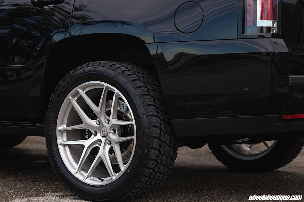 Фото дисков HRE P161 Глянцевый лак на Cadillac Escalade IV