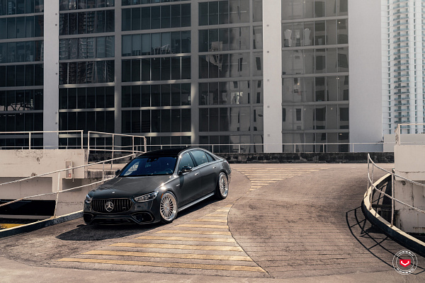 Фото дисков Vossen GEN-04 (3-piece) Глянцевый лак на Mercedes-Benz S-Class (W223)