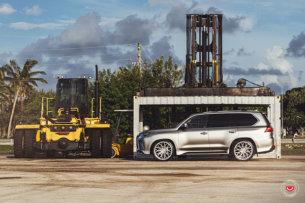 Lexus LX