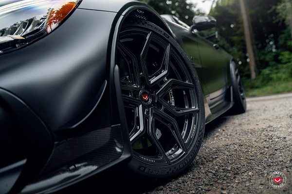Фото дисков Vossen EVO-3R Черный глянец на Mercedes-Benz AMG GT I