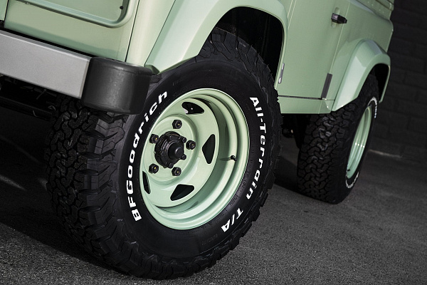 Фото дисков Kahn 1947 Heritage Другой цвет на Land Rover Defender I