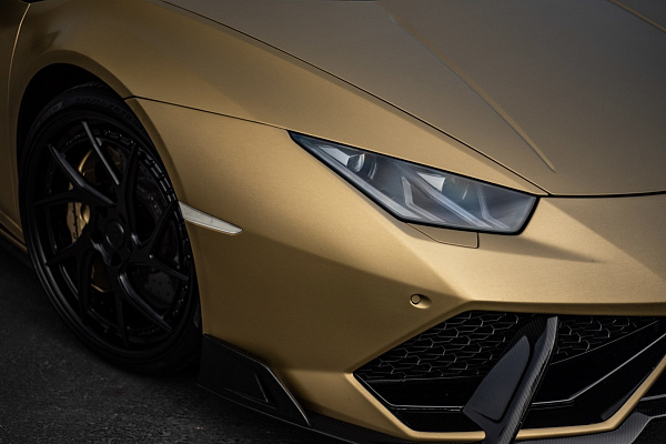 Фото дисков Savini SV67 Черный глянец на Lamborghini Huracan