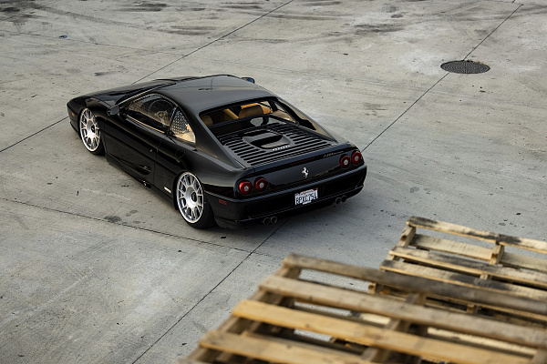Фото дисков Rotiform TUF-R Серебро на Ferrari F355