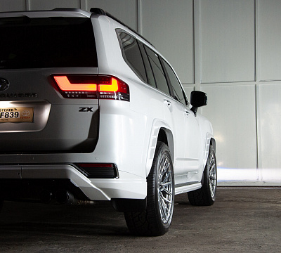 Фото дисков Vossen M-X3 на Toyota Land Cruiser 300