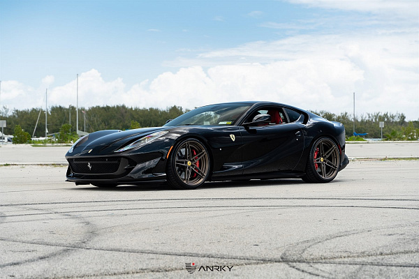 Фото дисков Anrky AN27 Сатиновая темная бронза на Ferrari 812